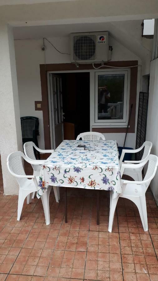 Vila Ruska Prcanj Ngoại thất bức ảnh