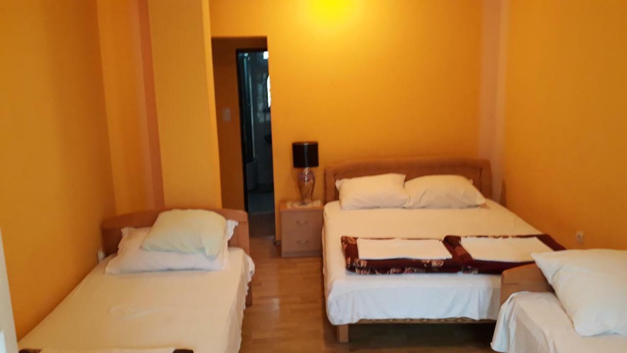Vila Ruska Prcanj Ngoại thất bức ảnh