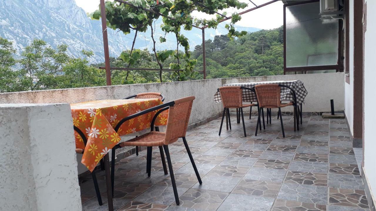 Vila Ruska Prcanj Ngoại thất bức ảnh