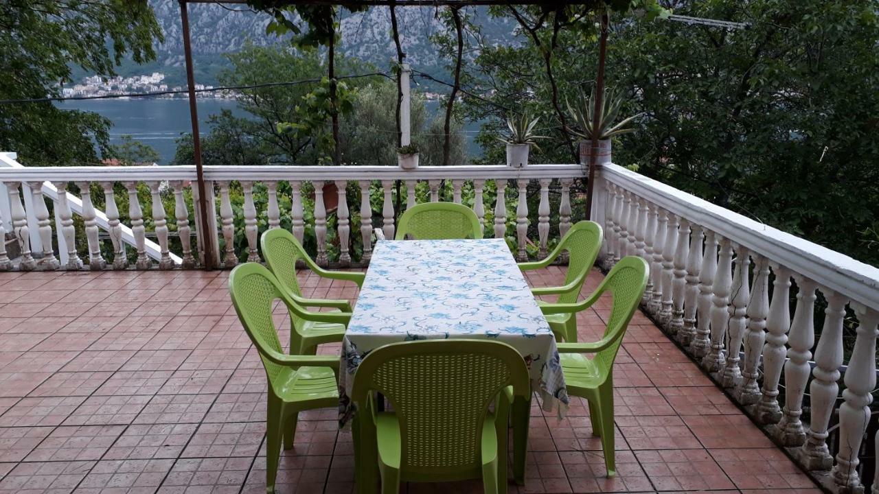 Vila Ruska Prcanj Ngoại thất bức ảnh